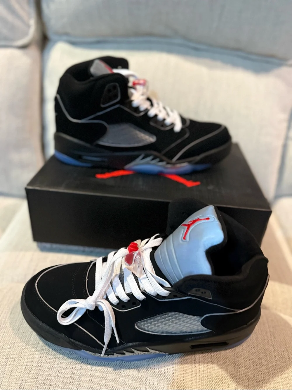 Air Jordan 5 “Black Metallic” – Sneaker Listing